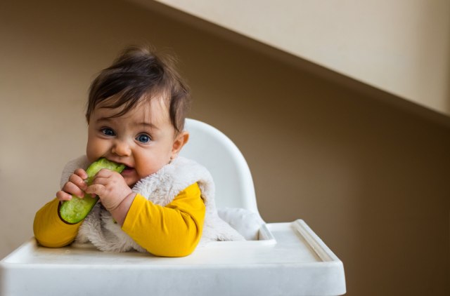 Majka objavila da je njena beba "veganèe": Šta struènjaci kažu o veganstvu beba i dece? VIDEO